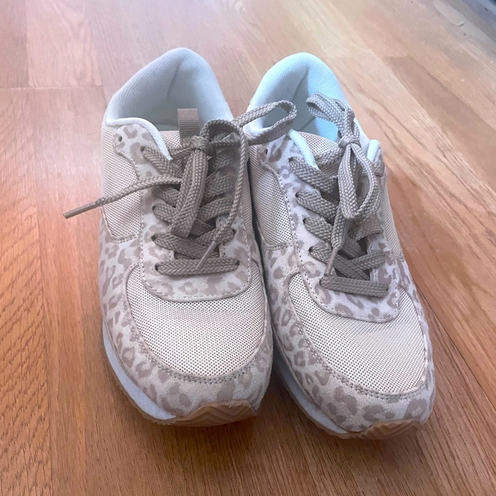 Very G size 9 shoes